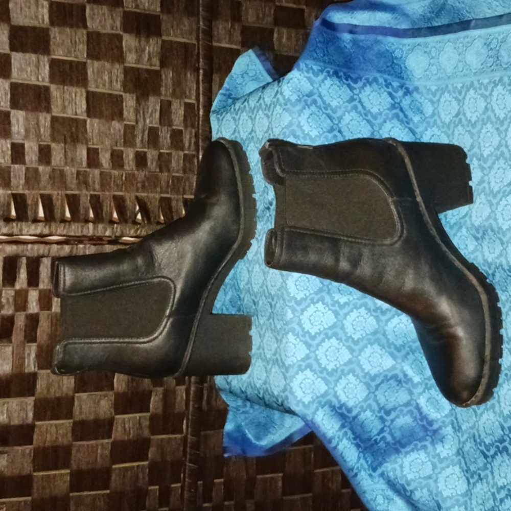 VINCE ankle boots NWOT